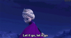 Elsa de Frozen cantando "Let it go"